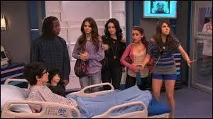 Dans quel épisode Cat sort-il avec l'ex-petite-amie de Tori ?