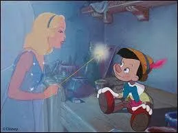 Pendant ce temps, avec qui le "père" de Pinocchio est-il parti en mer ?