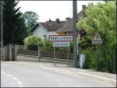 Nous entrons dans la ville Haut-Saônoise de Gray-la-Ville. Nous sommes en région ...