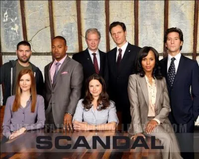 Dans "Scandal", avec qui James Novak trompe-t-il Cyrus Been ?