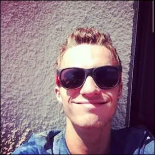 Quel rôle joue-t-il quand il fait des tutos ?