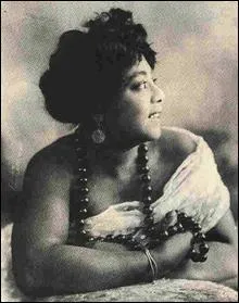 Dans quel genre musical Mamie Smith a-t-elle exercé ?