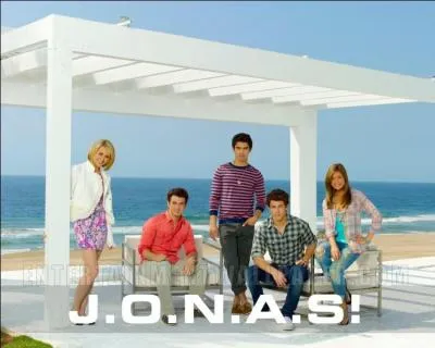 De qui Macy est-elle la petite copine à la saison 2 ?