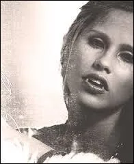 Avant d'être transformée en vampire, Rebekah avait du sang de :