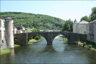Pont piétonnier de 4 arches sur 52 m, au-dessus de l'Agout à Brassac dans le 
Tarn, son nom est :