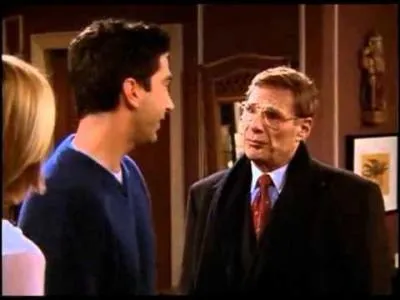 De quoi le père de Rachel traite-t-il Mona ?