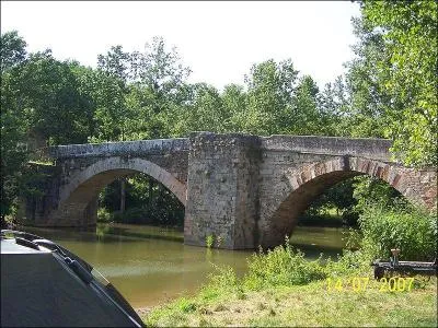 Pour trouver le nom de ce pont &agrave; deux arches, construit en 1274 &agrave; Najac dans l'Aveyron, pensez &agrave; Pascal !