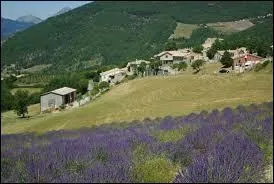 Petit village Drômois de 35 habitants, Volvent se situe en région ...