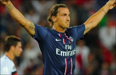 Quel est son âge en février 2015 ?