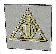 Harry se retrouve, au cours du livre avec 2 reliques de la mort sur 3. Laquelle ne possède-t-il pas  ?