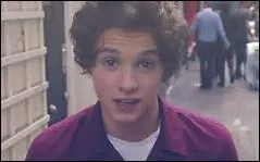 Comment s'appelle le chien de Bradley ?