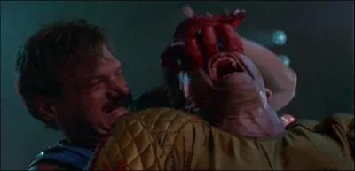 Dans le casting de Running man, un acteur jouera avec Arnold Schwarzenegger la même année dans "Predator". Lequel ?