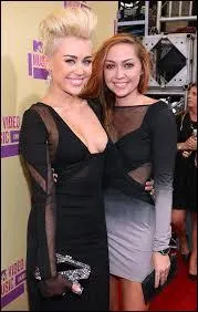 Comment s'appelle sa grande soeur ?