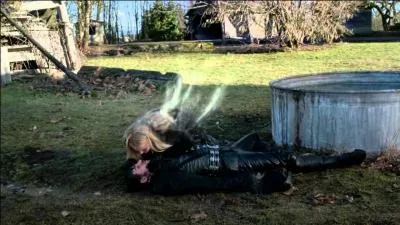 Pourquoi Emma embrasse-t-elle Crochet à la saison 3, épisode 20 ?