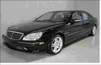  qui appartient cette voiture?