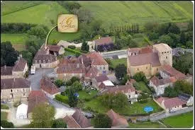 Voici le village Périgourdin de Cendrieux vu du ciel. Il se trouve en région ...