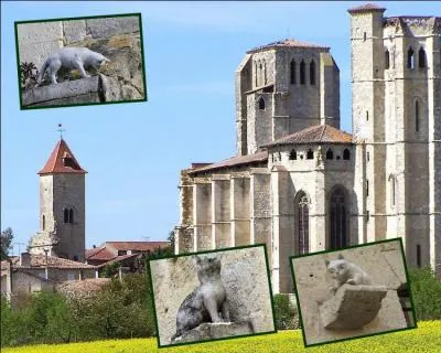 Le petit village de la Romieu dans le Gers, est à la suite d'une légende du XIVe siècle, appelé le "Village des chats". Pour quelle raison ?
