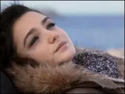 Avec qui Emma souhaite-t-elle rester ?