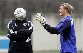 Quel a été son premier numéro de maillot à Schalke 04 ?