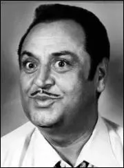 Quelle grande actrice française a donné son nom à un titre de Dario Moreno ?