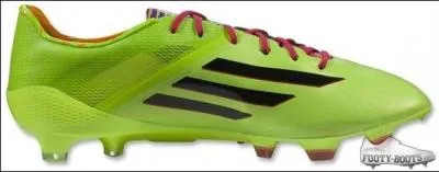 De quelle marque sont ses chaussures ?