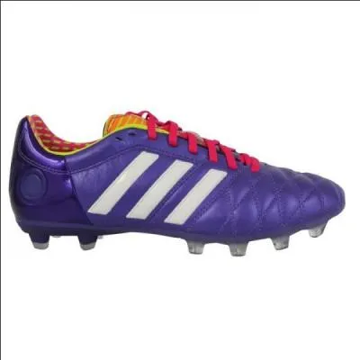 Quelle est la marque de ses chaussures ?