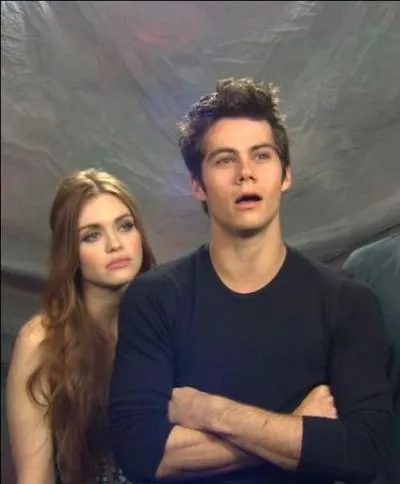 Qui est la co-start de Dylan O'brien ?