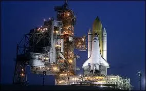 Comment s'appelle l'administration gouvernementale responsable du programme spatial des États-Unis ?