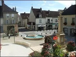 Nous sommes dans le centre de Bletterans, ville Jurassienne située en région ...