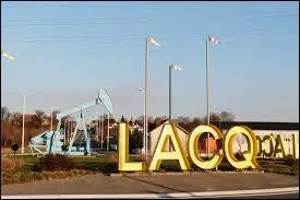 La ville aquitaine de Lacq se situe dans le département ...