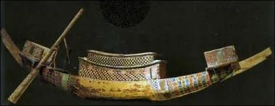 Les relations commerciales qu'elle a créées ont permis le développement de l'Egypte qui rayonna sous Hatchepsout. La Phénicie (actuellement le Liban) était riche en :