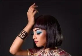 Ils eurent une fille, Néférourê, puis Thoutmosis II, de faible constitution, mourut. Le nouveau pharaon fut son fils, Thoutmosis III, né de :