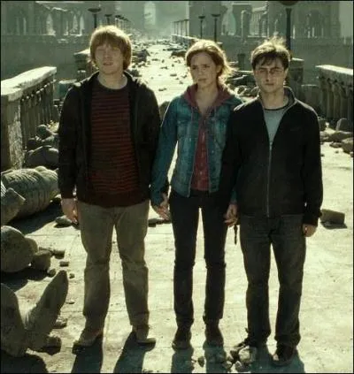 Qui a écrit et imaginé la saga Harry Potter ?