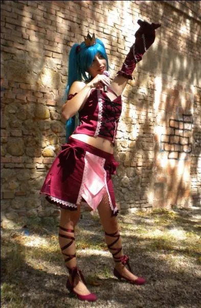 Jolie princesse non ? Dans quelle(s) chanson(s) peut-on voir cette tenue ?