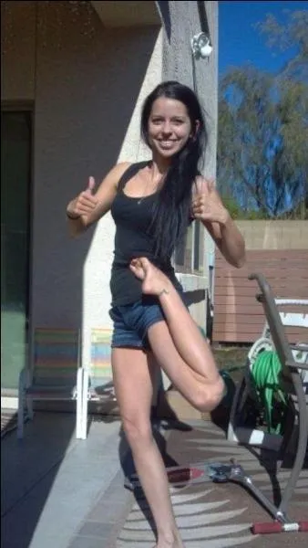 Non non, ce n'est pas un trucage. C'est bien réel et vous aurez beau faire des contorsions, vous n'y arriverez pas.