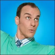 Professeur de danse au Studio, il est révélé qu'il est le père de Diego. Qui est-il ?