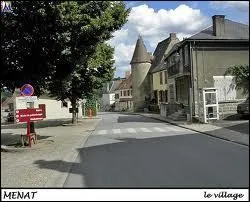 Nous déambulons dans les rues de Menat. Commune Puydomoise, elle se situe en région ...