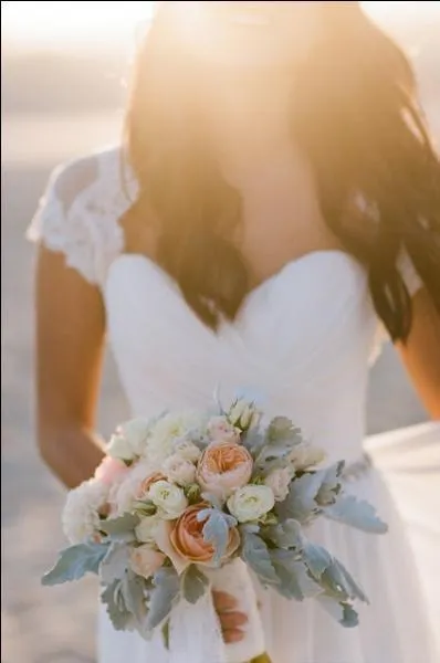 Mon premier est à payer, mon second est une maison provençale, mon tout est écrivain :