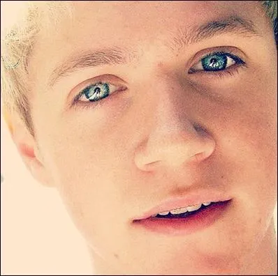 Quelle est la date de sortie du titre "Night Changes" ?