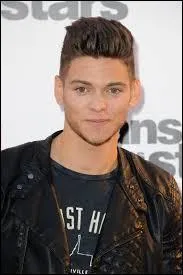 Comment appelle-t-on les fans de Rayane Bensetti ?