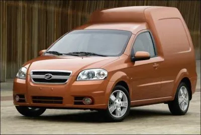 Quelle est cette voiture russe ?