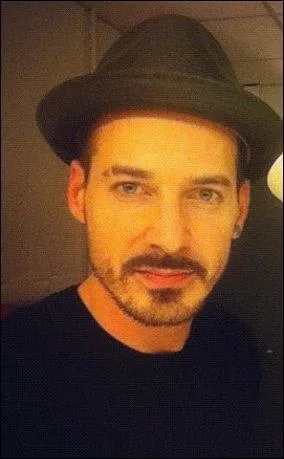 Comment s'appelle son frère ?