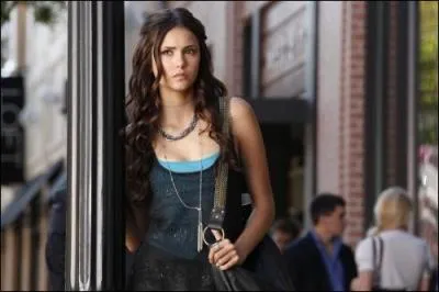 Que cherche Katherine à Mystic Falls dans la saison 2 ?
