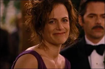 Comment s'appelle la mère de Bella ?