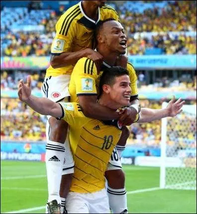 Contre quelle équipe a-t-il inscrit son premier but avec la Colombie ?