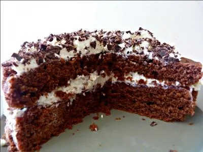 Jeff le gourmand a déjà mangé tous les fruits qui décoraient cette Forêt noire :