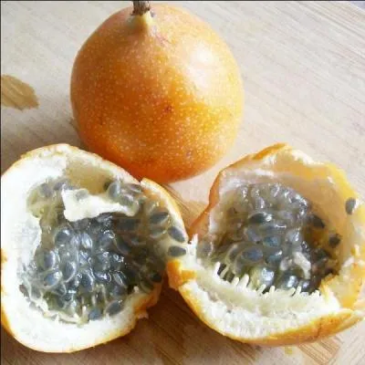 Quel est ce fruit qui nous est présenté, connu sous le nom de "fruit de la passion" ?