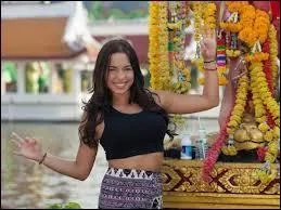 C'est l'ex d'un des anciens de la série, qui est-ce ? (l'ex d'Antonin)