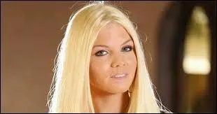 Qui Julien a-t-il demandé en fiançailles lors des saisons précédentes ?