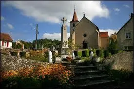 Nous sommes à Mantry, commune de Franche-Comté située dans le département ...